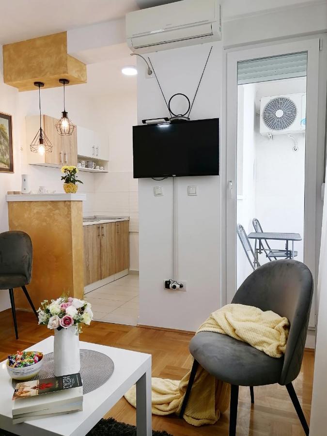 Apartman Mia Sremska Mitrovica Extérieur photo