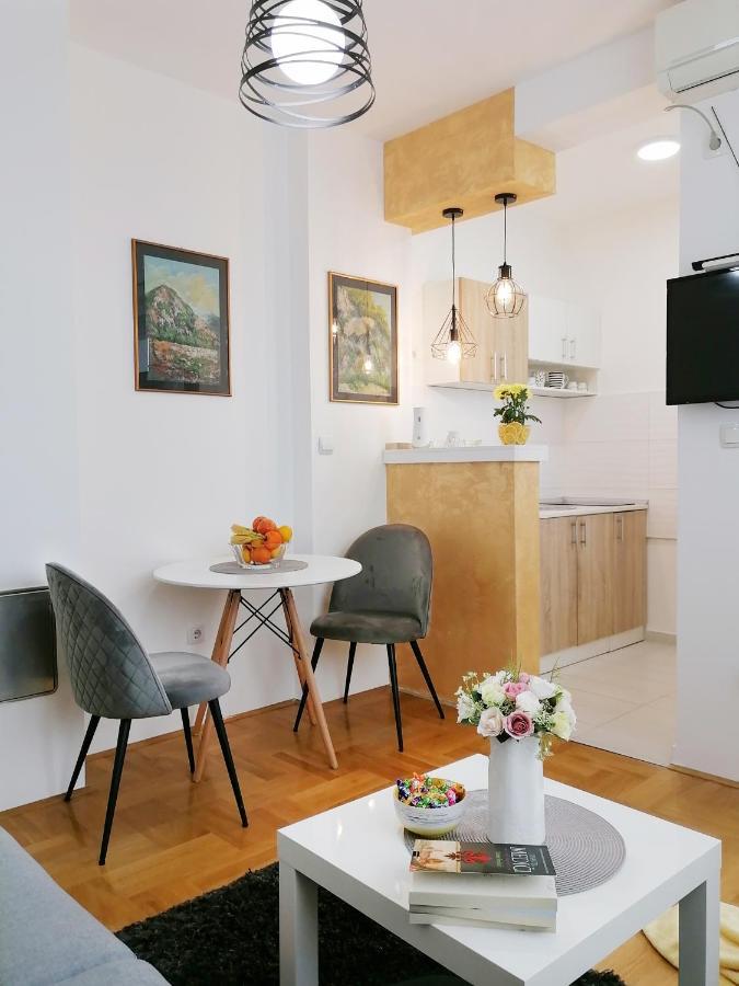 Apartman Mia Sremska Mitrovica Extérieur photo