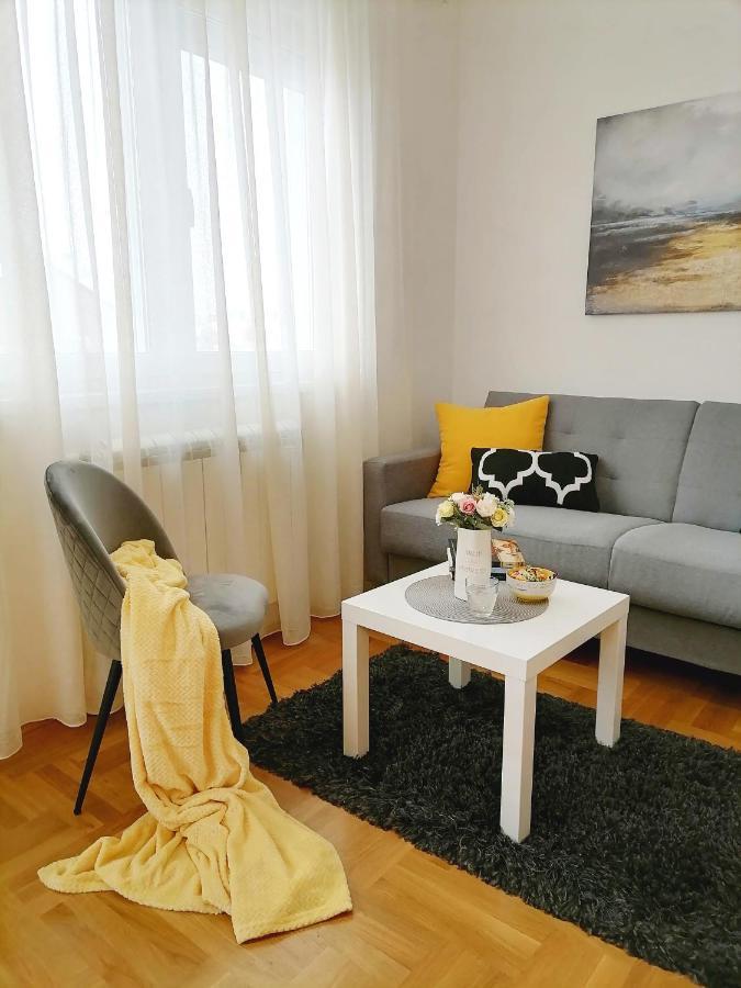 Apartman Mia Sremska Mitrovica Extérieur photo