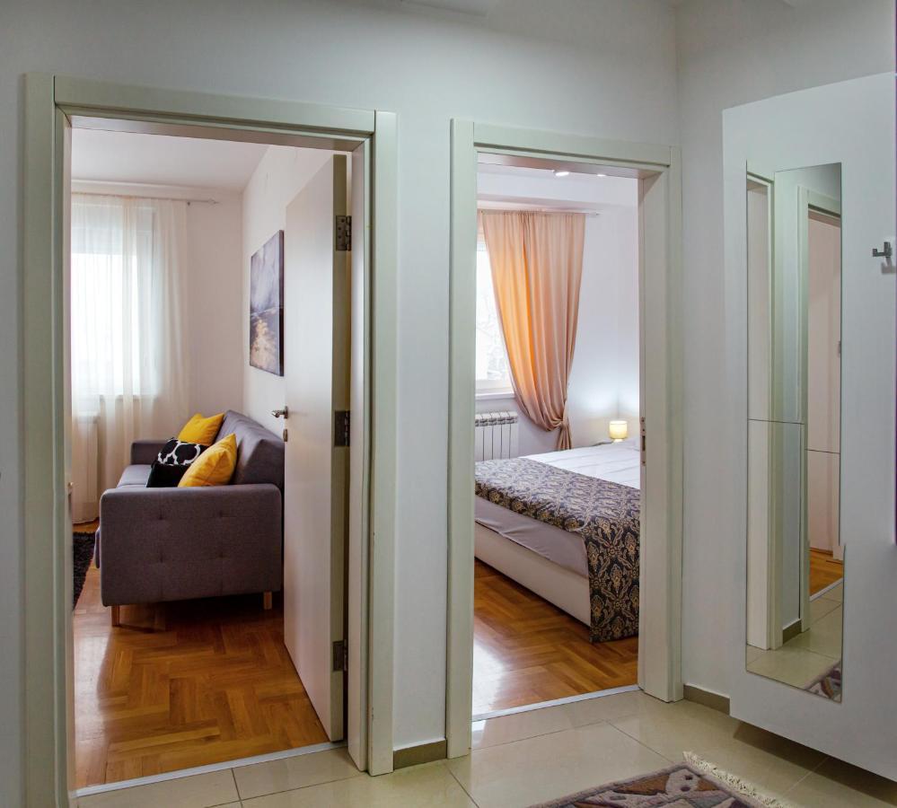 Apartman Mia Sremska Mitrovica Extérieur photo