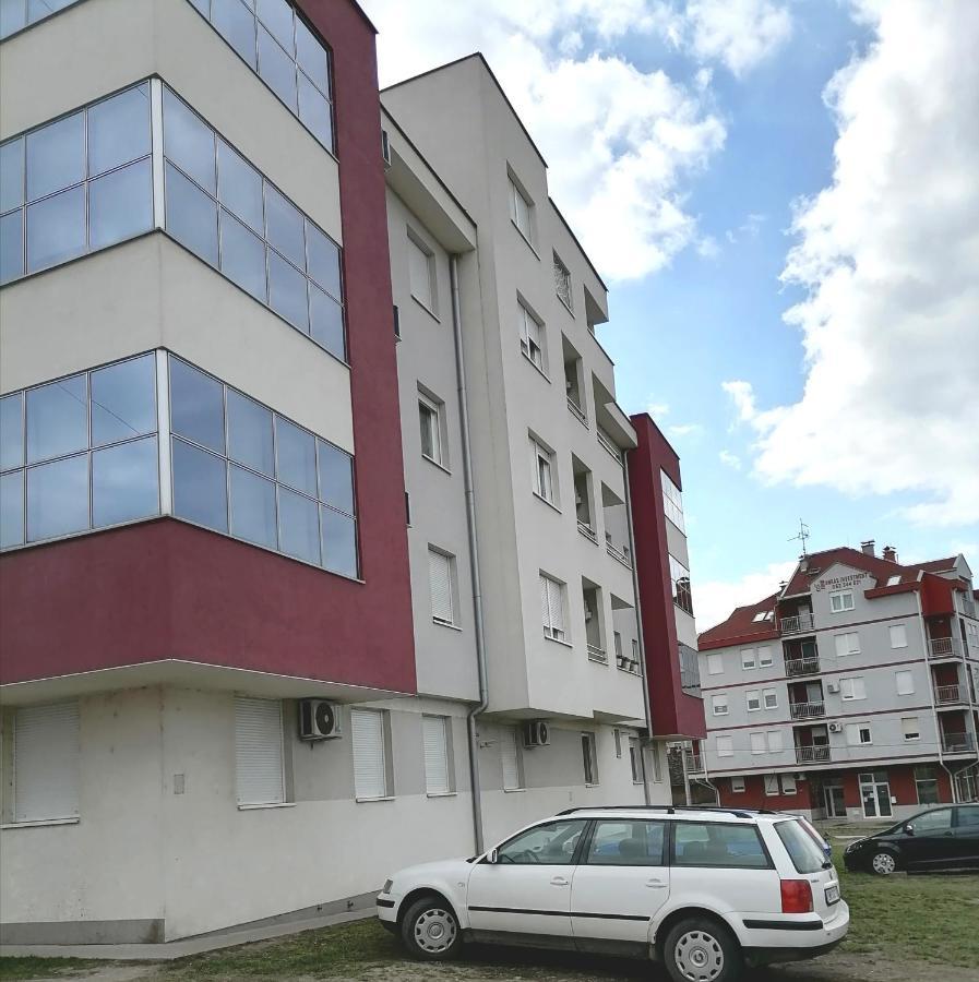 Apartman Mia Sremska Mitrovica Extérieur photo